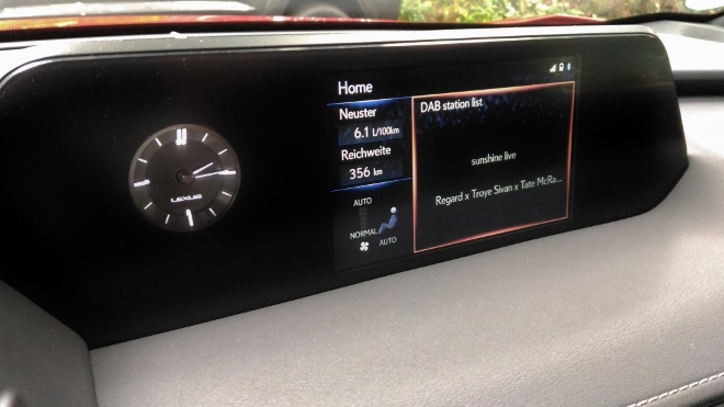 Bildschirm im Lexus UX 250h