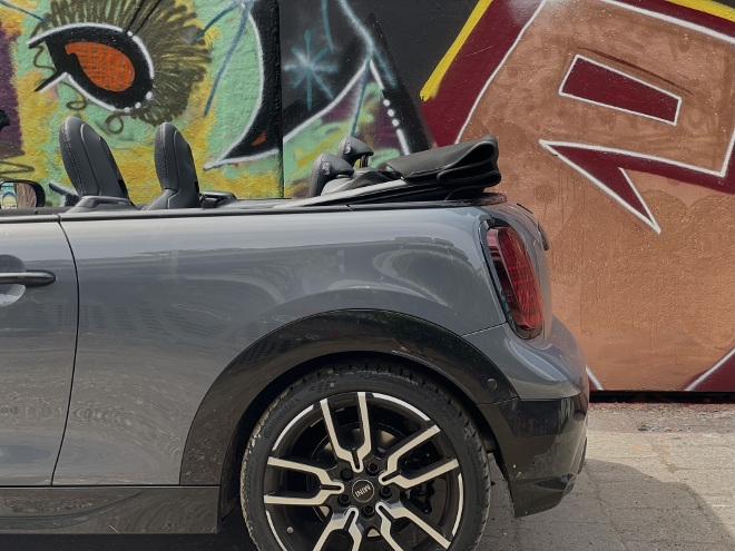 Mini Cooper C Cabrio stoffverdeck hinter den Vordersitz Kopfstützen