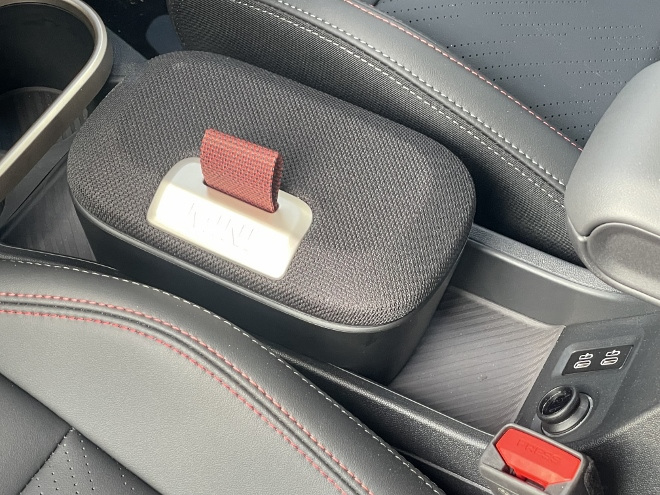 Mini Cooper C Cabrio ablagebox und USB Anschlüsse zwischen den Vordersitzen, Brotdose zum verstauen vorne