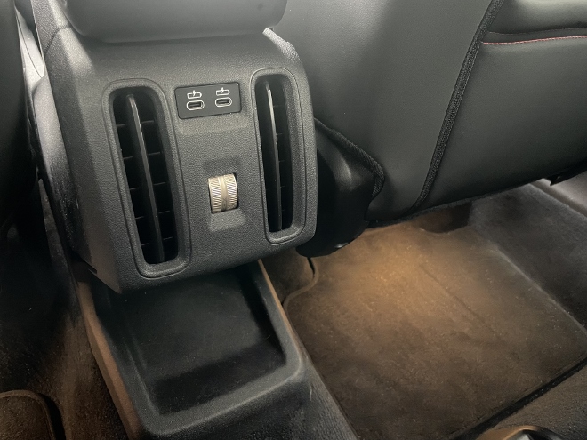 Mini Countryman D Serie 3 mit Dieselmotor, luftdüsen, Ablage und USB C Anschlüsse hinten