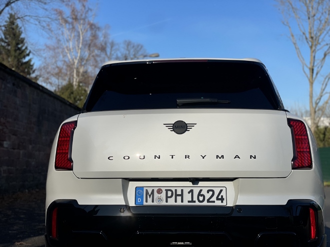 Mini Countryman D Serie 3 mit Dieselmotor, Heckansicht