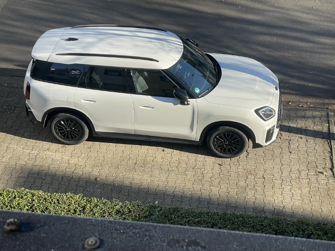 Mini Countryman D Serie 3 mit Dieselmotor, in weißer Lackierung, Test