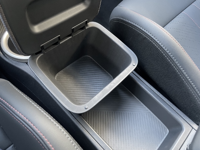 Mini Countryman D Serie 3 mit Dieselmotor, Box zwischen den Vordersitzen und Ablage