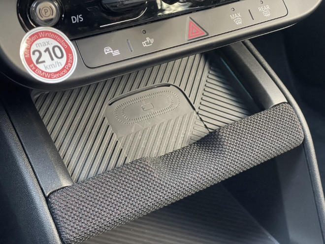 Mini Countryman D Serie 3 mit Dieselmotor, Smartphone Ladestation vorne