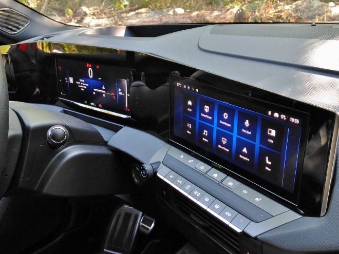 Neuer Opel Astra durchgehendes Digital Display im Cockpit