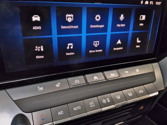 Neuer Opel Astra Menü auf dem Touchscreen