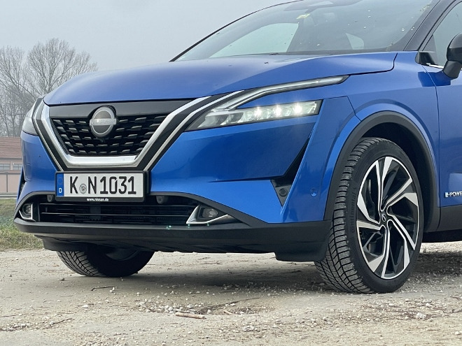 Nissan Qashqai e-Power Frontpartie, Grill und Scheinwerfer