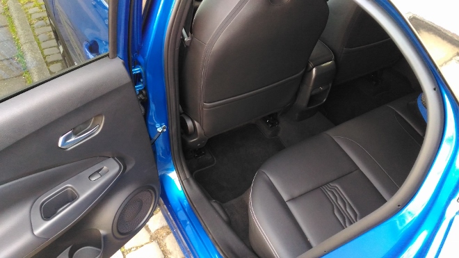 Nissan Juke Hybrid Beinfreiheit auf der Sitzbank