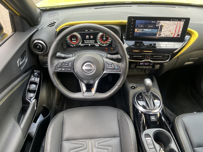 Nissan Juke 1.6 Hybrid N-Sport Test, armaturenbrett, Lenkrad, Instrumente und Bildschirm