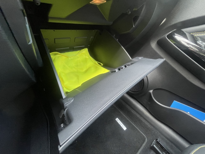 Nissan Juke 1.6 Hybrid N-Sport Test, Handschuhfach