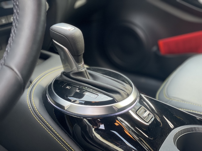 Nissan Juke 1.6 Hybrid N-Sport Test, Schalthebel der Automatik
