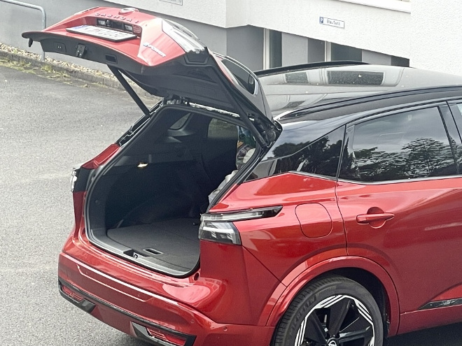 Nissan Qashqai e-Power Hybrid Facelift: Stehhöhe unter der elektrischen Heckklappe