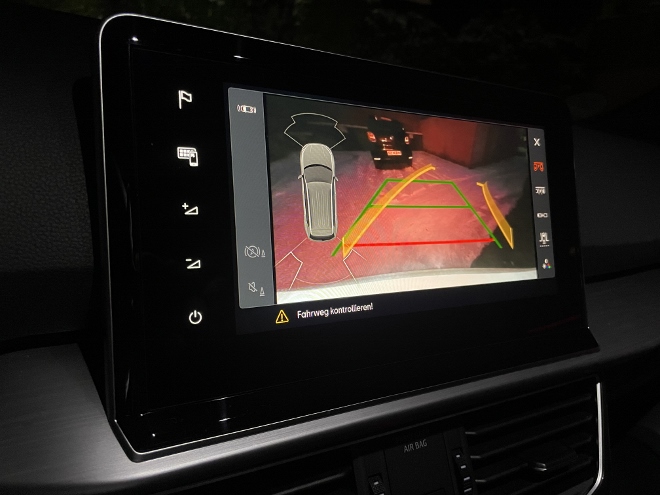 Seat Tarraco Plug-in-Hybrid Kamera Bild auf dem Touchscreen