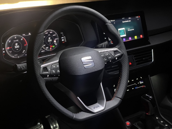 Seat Tarraco Plug-in-Hybrid Cockpit und FR Lenkrad