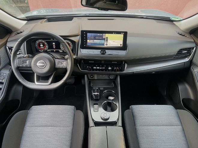 Nissan X-Trail 5-Sitzer SUV Cockpit