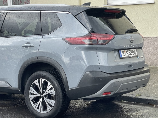 Nissan X-Trail 5-Sitzer SUV Heckpartie und Heckleuchten