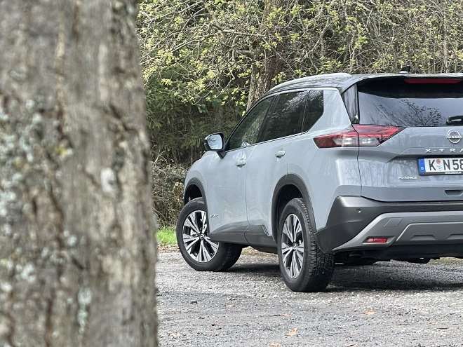 Nissan X-Trail 5-Sitzer SUV Heck und Heckleuchten