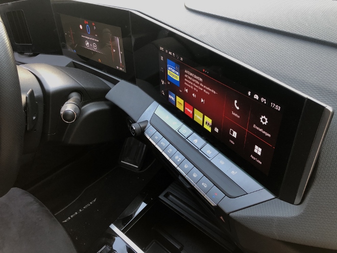 Opel Astra Sports Tourer Kombi Plug in Hybrid Form des Digital Cockpits, Instrumente und Touchscreen Bildschirm