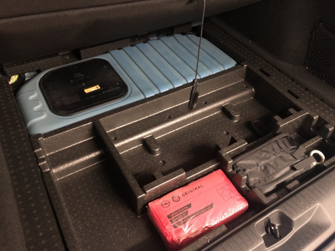 Opel Astra Sports Tourer Kombi Plug in Hybrid Fächer und Batterie im Kofferraumboden
