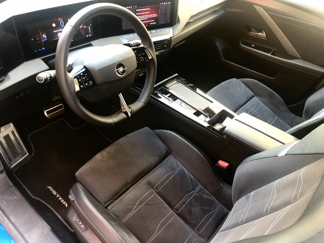 Opel Astra Sports Tourer Kombi Plug in Hybrid Cockpit und Innenraum, Sitzpolster