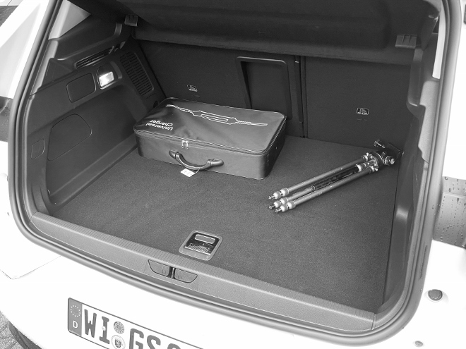 Opel Grandland GSe kofferraum, Breite und Tiefe und Kofferraumvolumen, Ladekabel in der Tasche