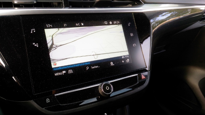 Bildschirm des Navigationssystem im neuen Opel Corsa 1.2