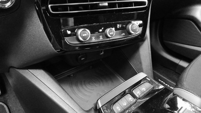 Kabellos Smartphone laden im neuen Opel Mokka 1.2 Turbo