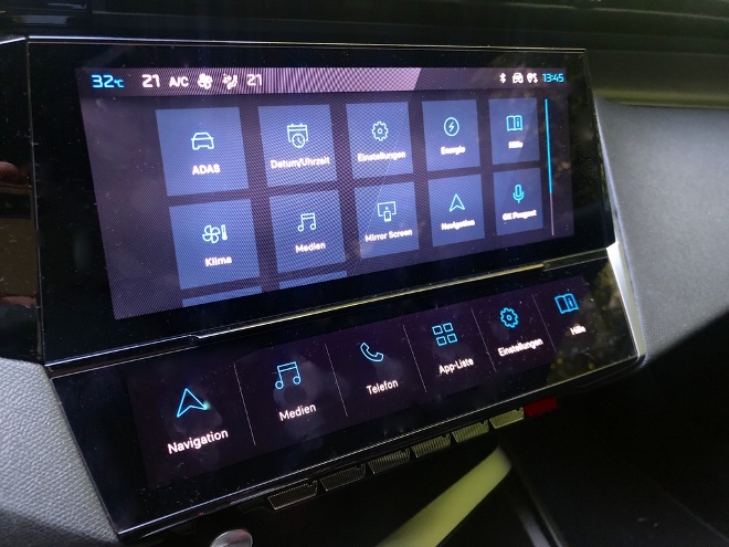 Peugeot 408 Plug-in Hybrid 225 Touch Screen mit i-Toggles