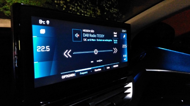 Nachtdesign des Touchscreen im Peugeot 5008 Facelift