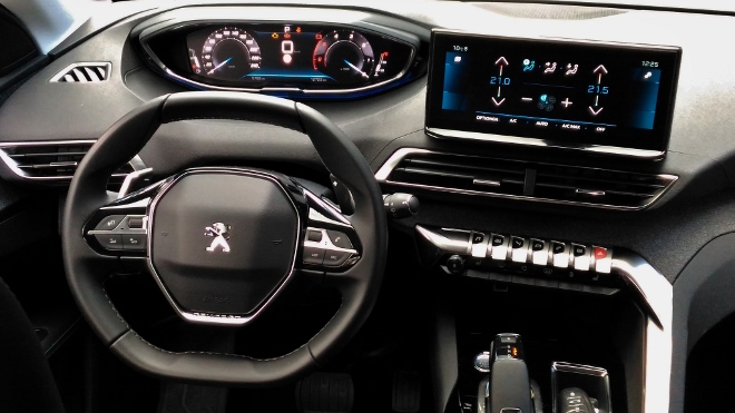 Instrumente und Touchscreen Peugeot 3008 Facelift