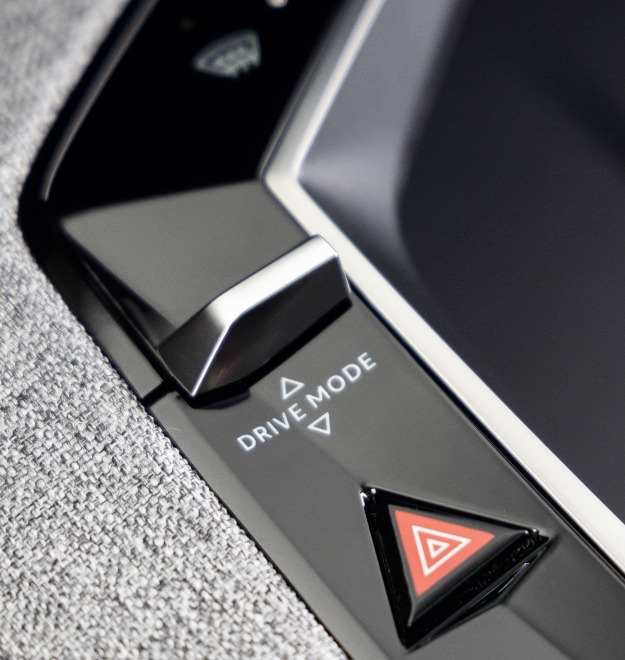 Peugeot E-3008 Elektro Drive Mode Schalter auf der Mittelkonsole