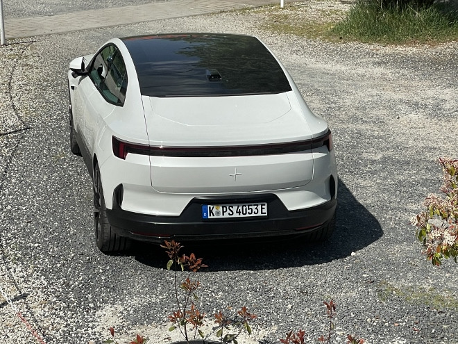 Polestar 4 Long Range Dual Motor Heck und Heckleuchten, durchgehendes Lichtband