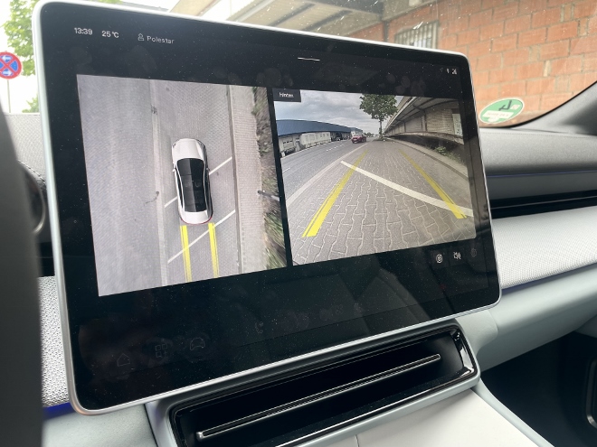 Polestar 4 Long Range Dual Motor Bild der 360 Grad Kamera und der Rückfahrkamera