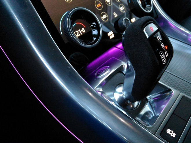 Range Rover Sport P400 blaue LED Beleuctung um Automatik