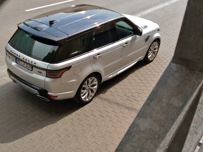 Range Rover Sport P400 silbern, schwarzes Dach