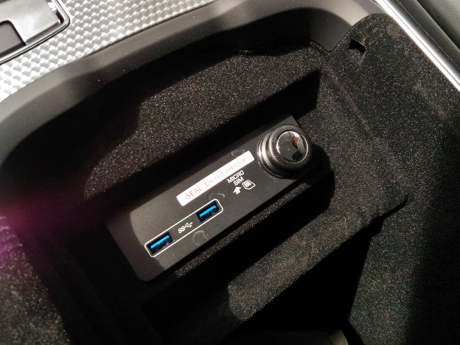 Range Rover Sport P400 USB und Stecker