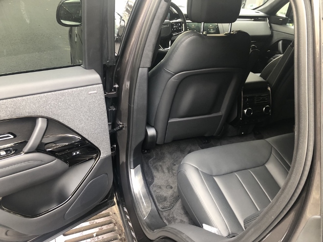 Range Rover Sport D350 Diesel AWD Test hinten sitzen auf der Sitzbank im Fond mit Leder