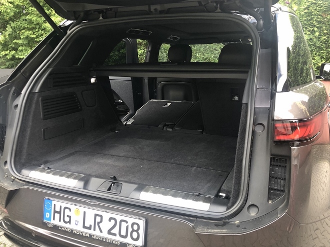 Range Rover Sport D350 Diesel AWD Test kofferraum, Kofferraumvolumen und Breite und Tiefe bei heruntergeklappten Sitzbank Lehnen