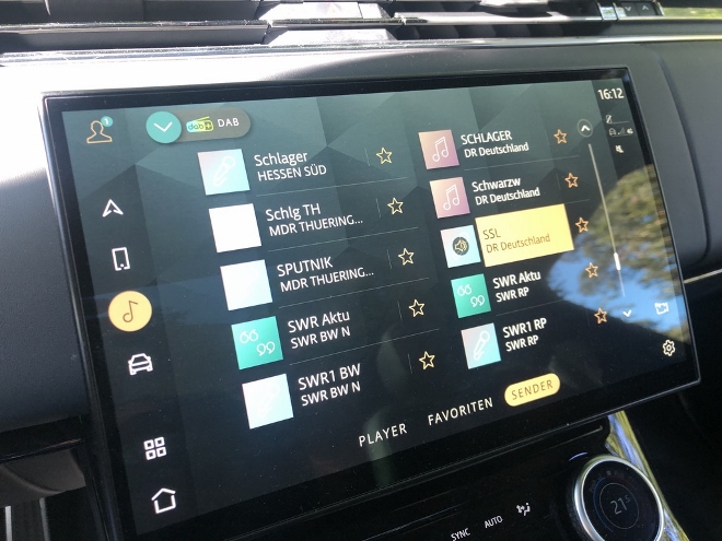 Range Rover Sport D350 Diesel AWD Test einstellen und Menü der Radiosender auf dem Touchscreen