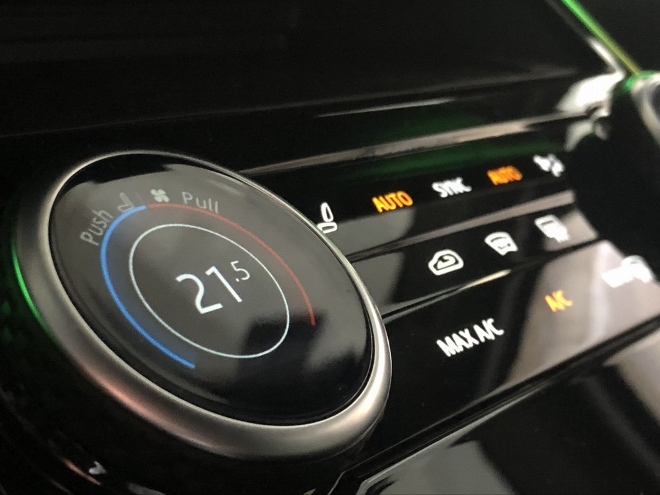 Range Rover Sport D350 Diesel AWD Test Temperatur einstellen der Klimaanlage und weitere Tasten der AC