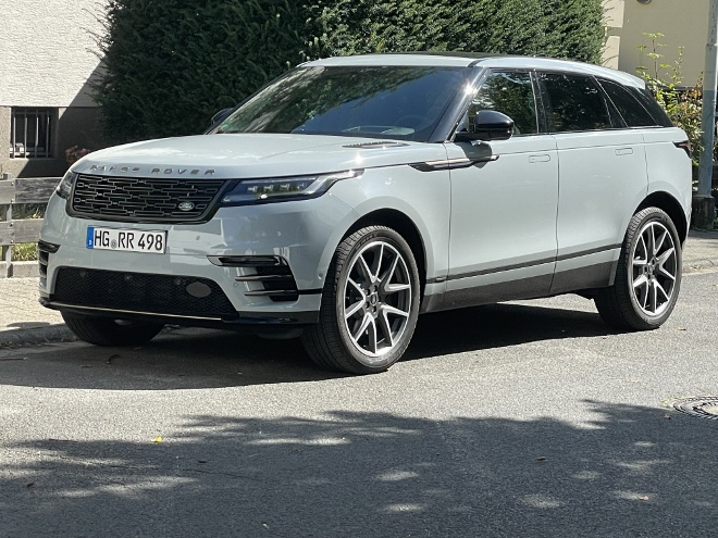 Range Rover Velar P400 AWD im Test: Front und Seitenansicht