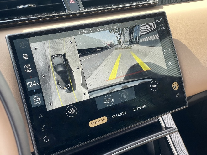 Range Rover Velar P400 AWD Test: Bild der Heckkamera und der 360 Grad Kamera