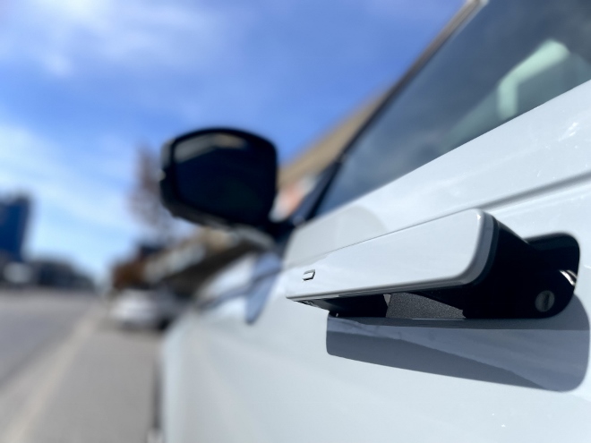 Range Rover Velar P400 AWD Test: Aus der Tür ausfahrende Türgriffe