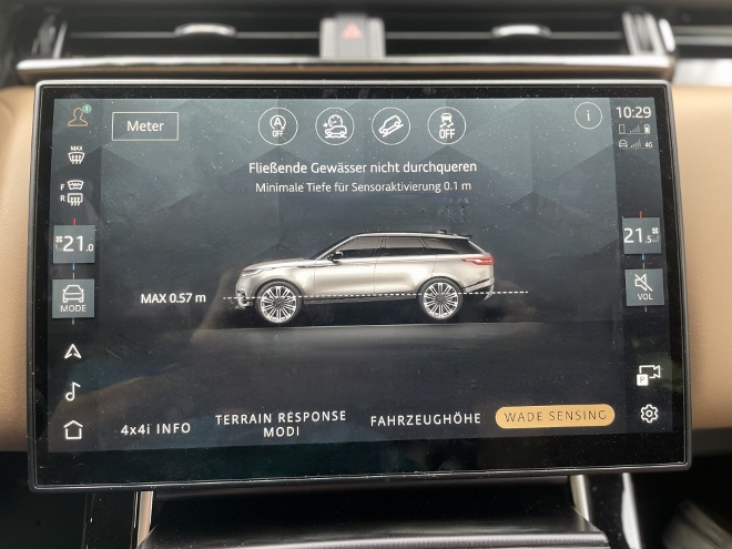Range Rover Velar P400 AWD Test: Wading Sense, Kontrolle der Wattiefe bei Durchquerung von Wasserläufen
