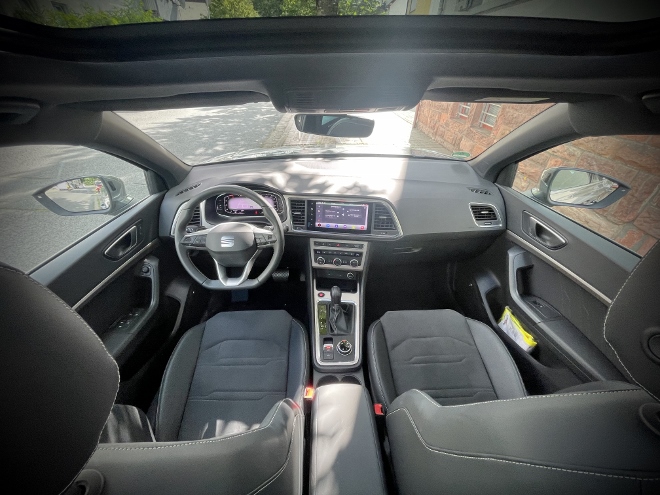 Seat Ateca 2.0 TDI Facelift Cockpit und Innenraum, Lenkrad, Touchscreen und Vordersitze