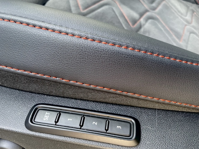 Seat Leon 2.0 TDI DSG Sitz Memory am Fahrersitz, Schalter