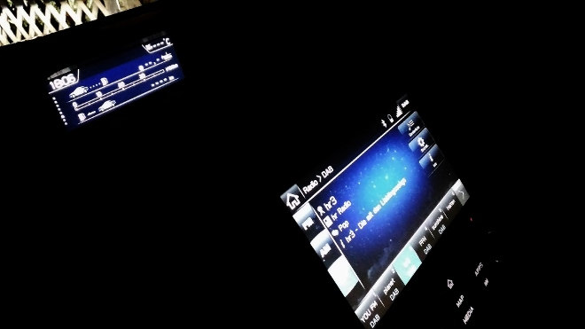 Subaru Impreza 2019 Bildschirme nachts