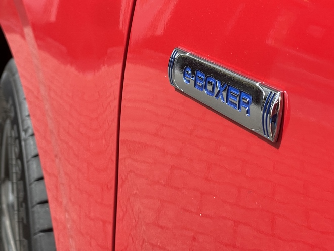 Neuer Subaru Impreza e Boxer Emblem am Kotflügel