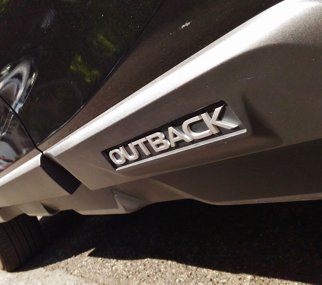 Subaru Outback 2.5i Modellnamen Schild am Schweller