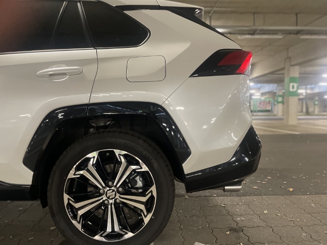 Suzuki Across 2.5 Plug-in Hybrid Test: Heckpartie, Felgen und Auspuff